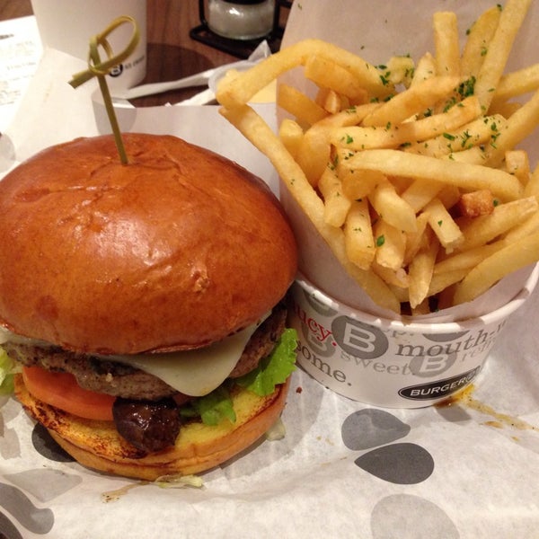 9/25/2013에 ♰Jim K.님이 Burger 21에서 찍은 사진