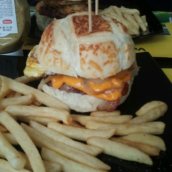 6/15/2013에 Ricardo R.님이 Vintage Burger에서 찍은 사진