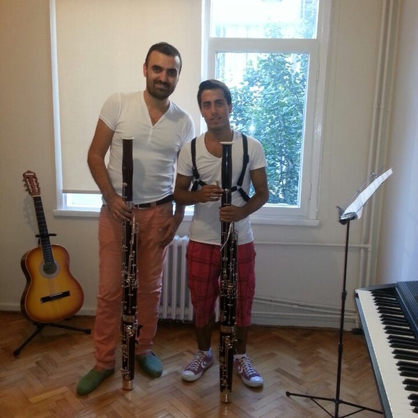 รูปภาพถ่ายที่ Nüans Müzik โดย Fatih Çınar Ç. เมื่อ 9/23/2013