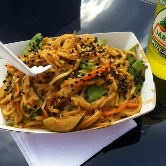 รูปภาพถ่ายที่ Guerrilla Street Food โดย Amy T. เมื่อ 10/24/2012