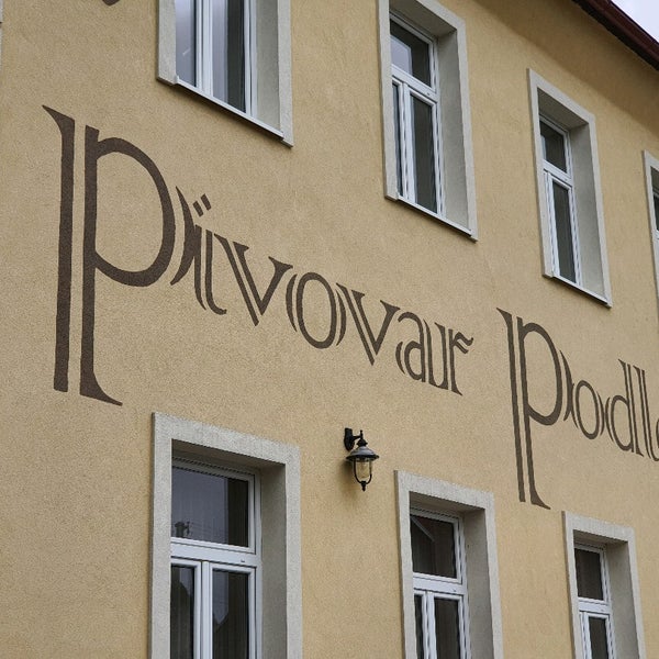 Foto diambil di Pivovar Podlesí oleh Eru . pada 10/3/2020