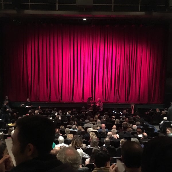 Das Foto wurde bei The Joyce Theater von Jennifer S. am 2/5/2017 aufgenommen