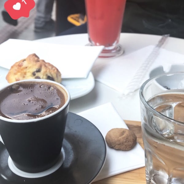 8/19/2017에 @ysel님이 İki Kedi Cafe에서 찍은 사진