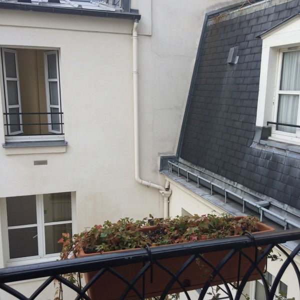 Das Foto wurde bei Hôtel Saint-Paul le Marais von Kim P. am 11/21/2014 aufgenommen