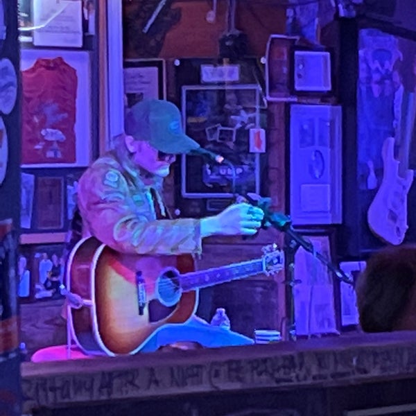 Foto tomada en Flora-Bama Lounge, Package, and Oyster Bar  por Fidel S. el 3/18/2023