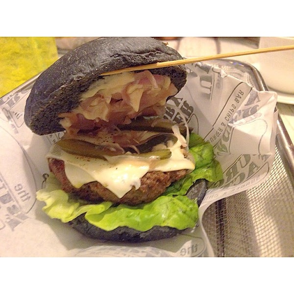 Снимок сделан в The Burger Factory пользователем cindy 3/31/2015