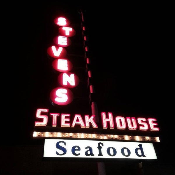 Photo taken at Steven&#39;s Steak &amp; Seafood House by victor a. on 2/29/2016