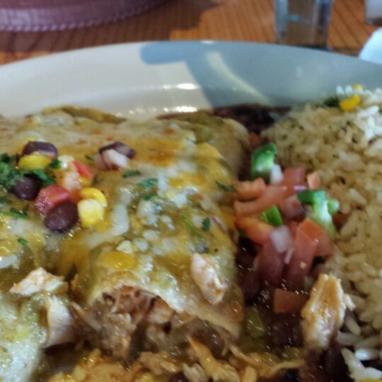 Photo taken at Chili&#39;s Grill &amp; Bar by Liz p. on 2/15/2014