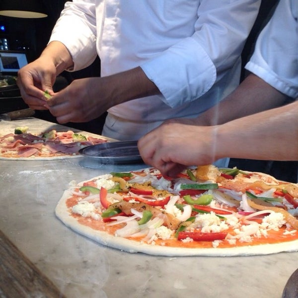 Foto tirada no(a) Artigiano Pizza Rústica por Diveke P. em 6/16/2015
