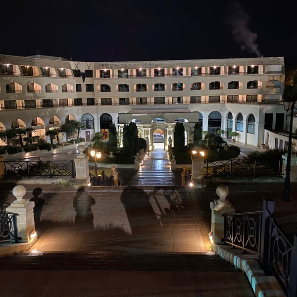Foto tirada no(a) Grand Hotel Excelsior por Olga B. em 11/24/2020