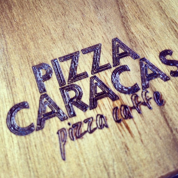 12/18/2012 tarihinde Moises M.ziyaretçi tarafından Pizza Caracas. Pizza-Caffe'de çekilen fotoğraf