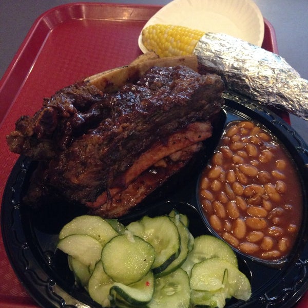 Photo taken at Tennessee&#39;s Real BBQ Real Fast by Alfred C. on 6/29/2014