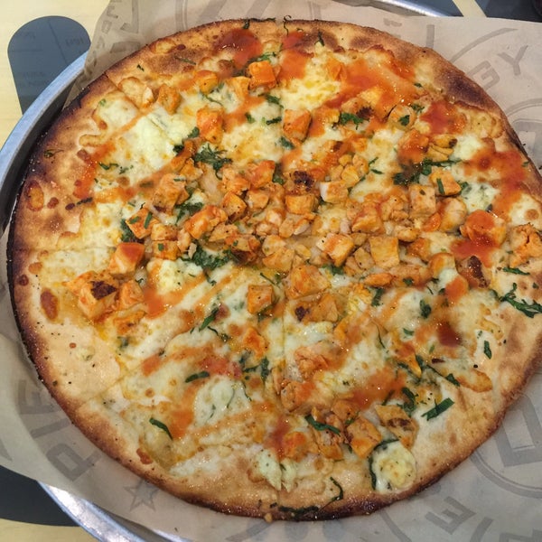 Photo taken at Pieology Pizzeria, The Market Place by David H. on 3/28/2015