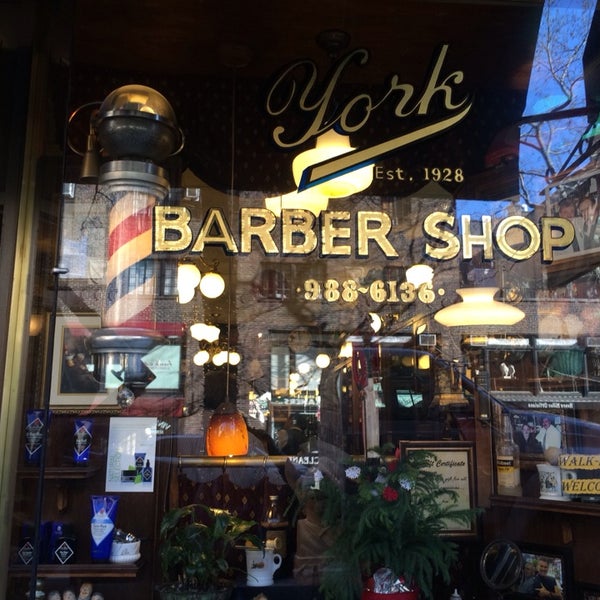 รูปภาพถ่ายที่ York Barber Shop โดย Joshua R. เมื่อ 12/24/2013