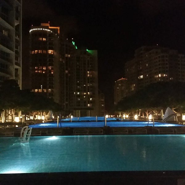 4/7/2015 tarihinde Jay M.ziyaretçi tarafından Viceroy Miami Hotel Pool'de çekilen fotoğraf