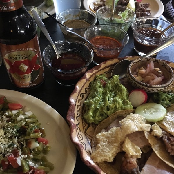 รูปภาพถ่ายที่ La Casa de los Tacos โดย Ernesto N. เมื่อ 1/3/2019