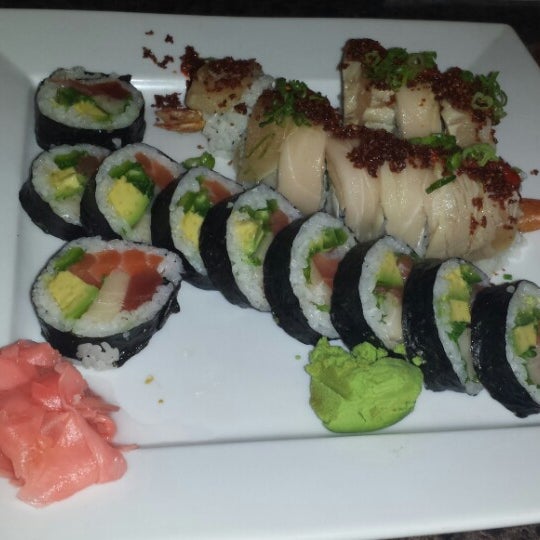 Das Foto wurde bei Nagoya Japanese Restaurant &amp; Sushi Bar von Angie G. am 7/18/2013 aufgenommen