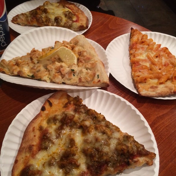 Photo taken at La Corsa Pizzeria &amp; Ristorante by Vivian V. on 1/26/2014