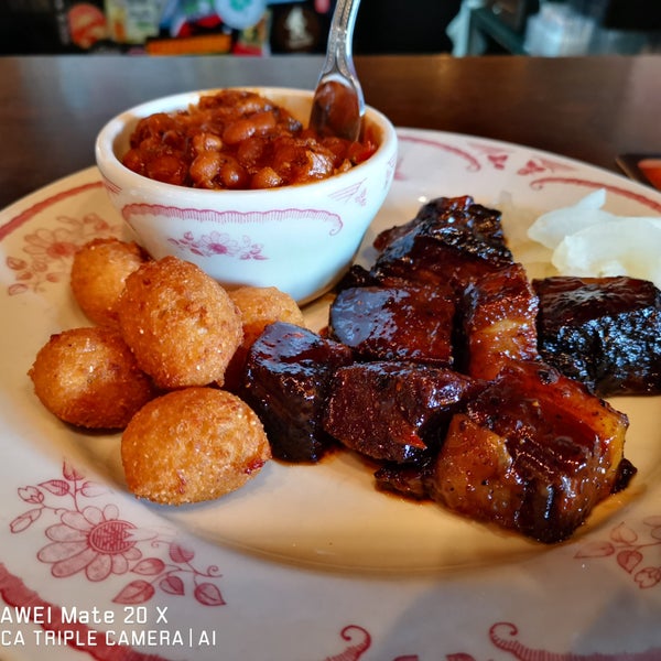 Photo taken at Midwood Smokehouse by Gadget G. on 4/23/2019