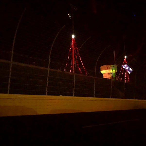 รูปภาพถ่ายที่ Charlotte Motor Speedway โดย Gadget G. เมื่อ 12/15/2017