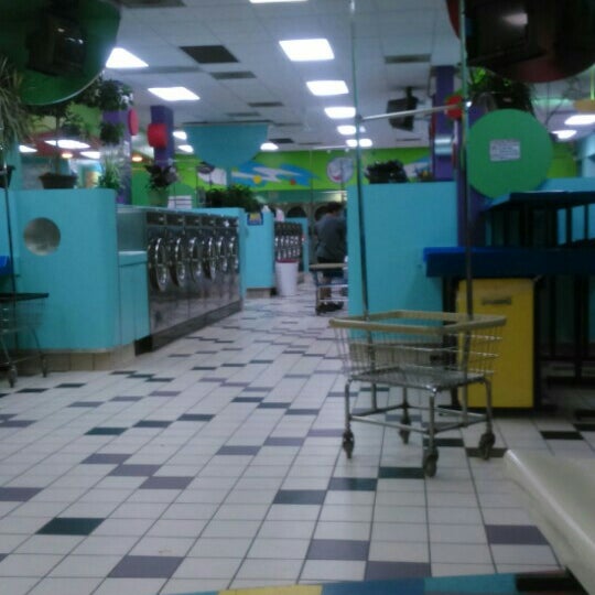 Bubbleland Laundromat Laundry Service in Humboldt Park