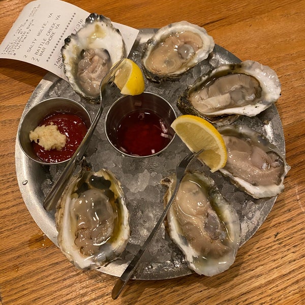Photo taken at Hank&#39;s Oyster Bar by Tam N. on 10/2/2020