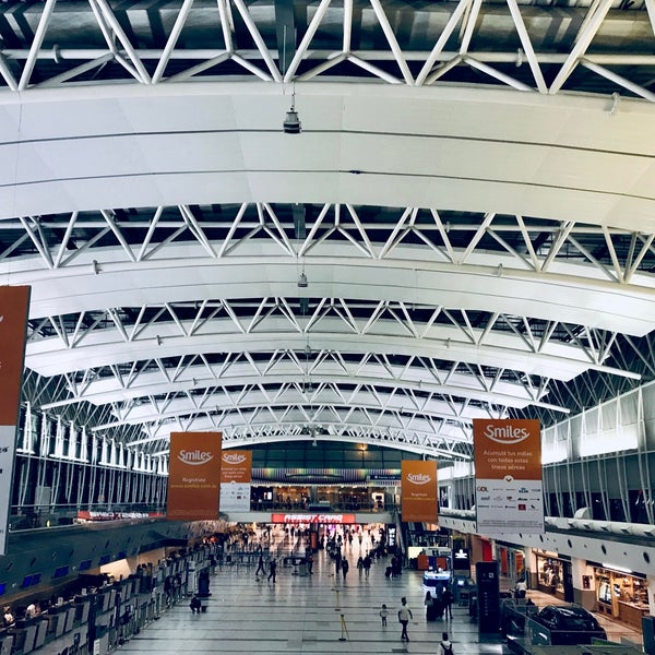 รูปภาพถ่ายที่ Aeropuerto Internacional de Ezeiza - Ministro Pistarini (EZE) โดย Tomas M. เมื่อ 10/18/2021