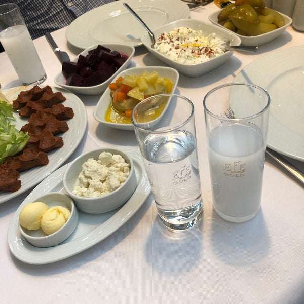 Снимок сделан в Şirnaz Ocakbaşı Restaurant пользователем Saylan S. 6/2/2021