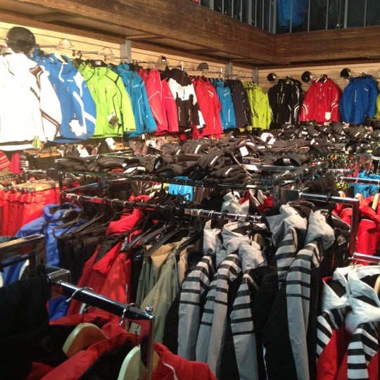 Спортивная 23 москва. Спорттовары на Шаболовке.