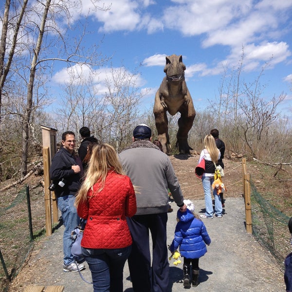 Photo taken at Field Station: Dinosaurs by Kfir S. on 4/14/2013