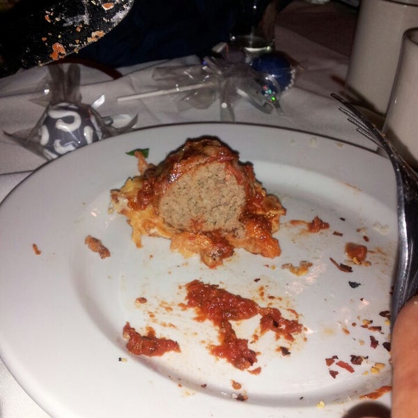 Снимок сделан в Bartolini&#39;s Restaurant, Catering &amp; Banquets пользователем Karen H. 10/6/2014
