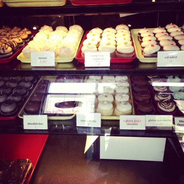Photo taken at Sticky Fingers Bakery by Laura Lee on 6/2/2013