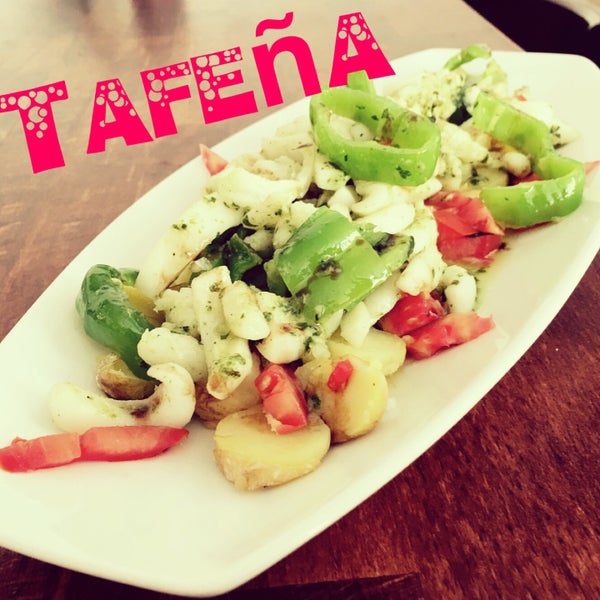 Foto diambil di La Tafeña Restaurante Canario oleh Tafeña L. pada 10/18/2016