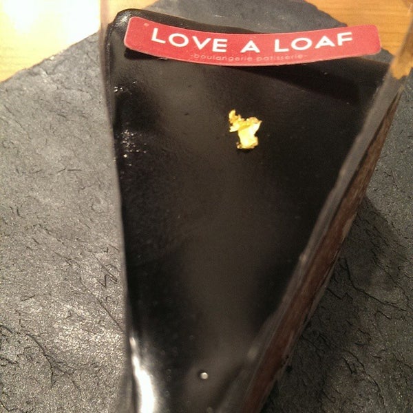 Снимок сделан в Love A Loaf Bakery &amp; Café пользователем Lau K. 5/5/2015