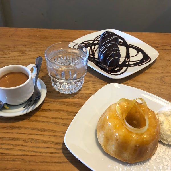 Foto diambil di Pastiche Fine Desserts &amp; Café oleh Stefania D. pada 4/3/2019