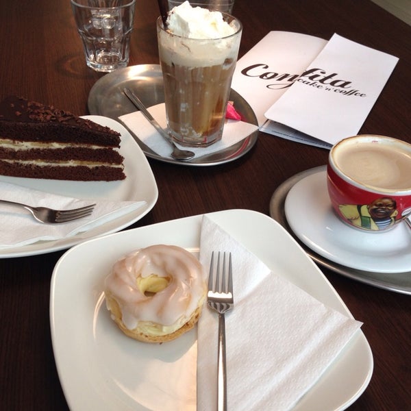 Foto tirada no(a) Confita cake&#39;n&#39;coffee por Karolina K. em 10/14/2014