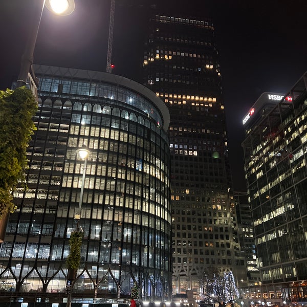 Photo taken at Canary Wharf by Jonathan L. on 12/17/2022