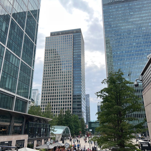 Photo taken at Canary Wharf by Jonathan L. on 9/2/2022