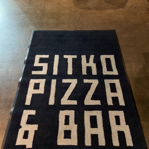 Foto scattata a Sitko Pizza &amp; Bar da Jonathan L. il 8/18/2022