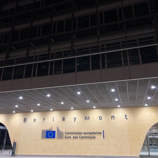 Снимок сделан в European Commission - Berlaymont пользователем Jonathan L. 11/12/2022