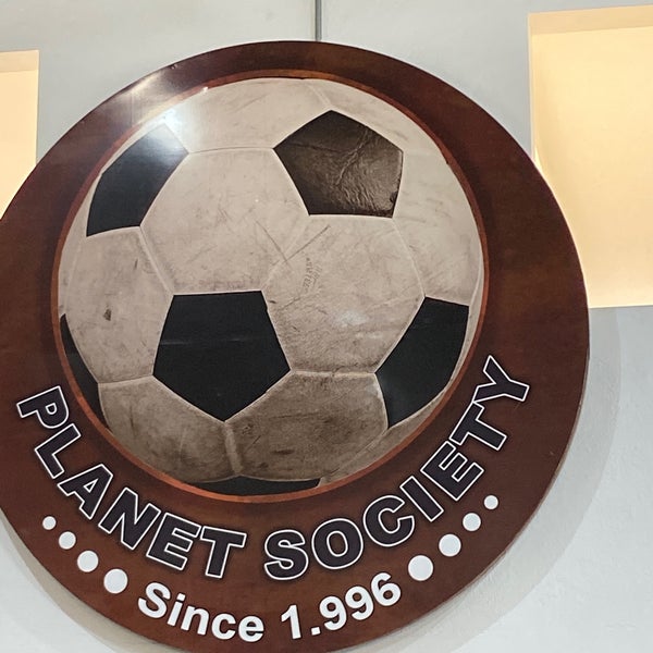 Escola de futebol – Planet Society