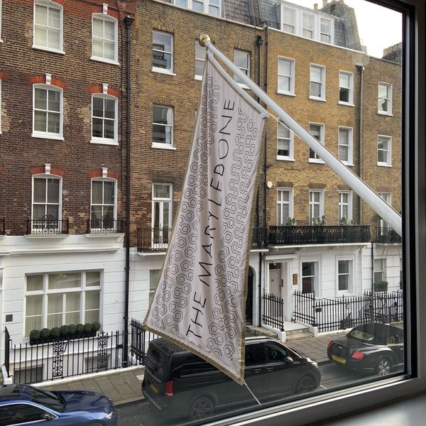 Foto tirada no(a) The Marylebone Hotel por Sarah AlMaiman em 12/3/2019