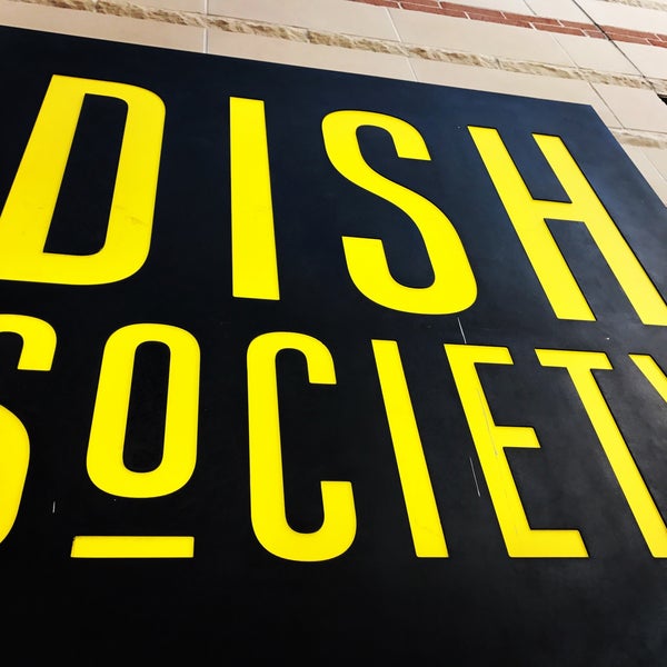 รูปภาพถ่ายที่ Dish Society โดย Dy L. เมื่อ 8/15/2017