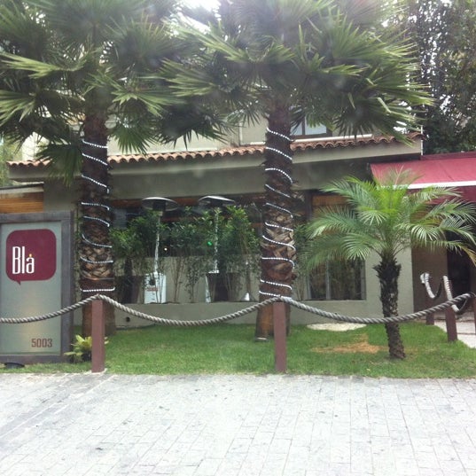 รูปภาพถ่ายที่ Blá Bar โดย Vivi Z. เมื่อ 12/7/2012