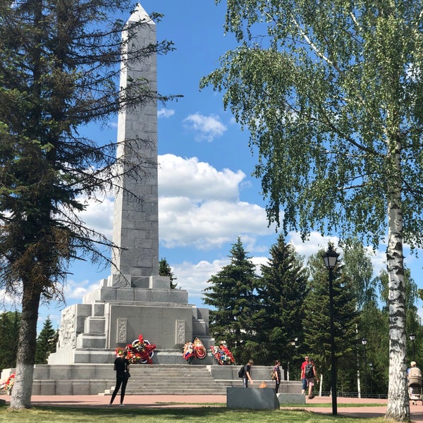 мемориальный комплекс на октябрьской площади выкса. обелиск выкса. обелиск победы в черноголовке. выкса аллея славы. выкса вечный вечный огонь.