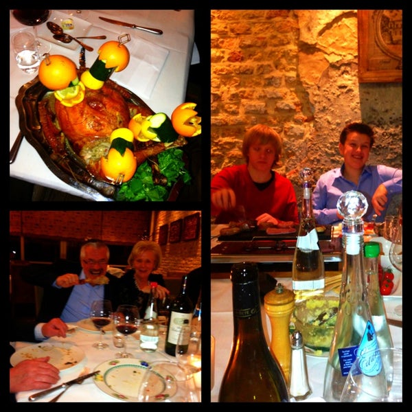 12/24/2012 tarihinde Marie ✌️ M.ziyaretçi tarafından Brasserie Christophe'de çekilen fotoğraf