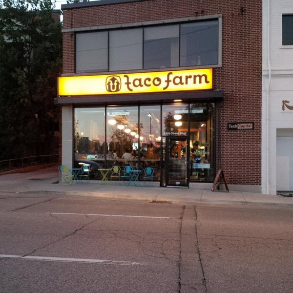 Foto tirada no(a) Taco Farm por Rick em 9/7/2014