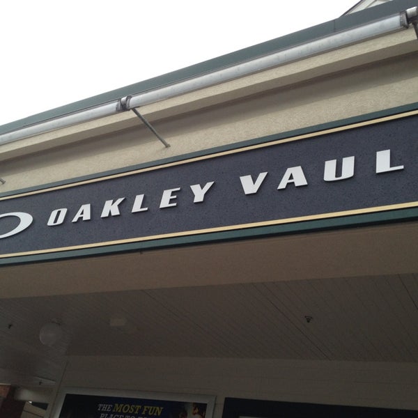 OAKLEY VAULT - 11 Photos - 1645 Pkwy, Sevierville, Tennessee - Accessories  - Phone Number - Yelp