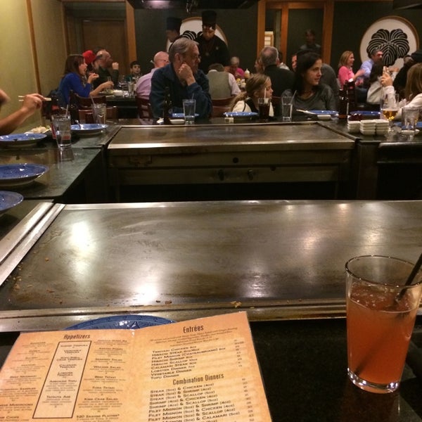 Foto diambil di Nakato Japanese Restaurant oleh Bernard F. pada 11/30/2014