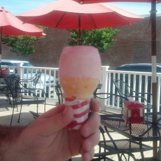 รูปภาพถ่ายที่ Katie&#39;s Homemade Ice Cream โดย Bill L. เมื่อ 7/8/2013